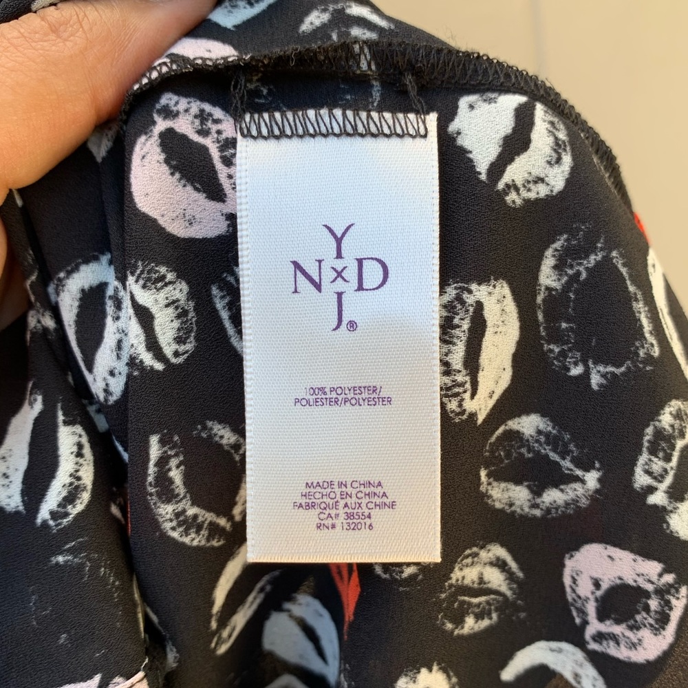 NYDJ lip print button silky long sleeve blouse top - Picture 9 of 13